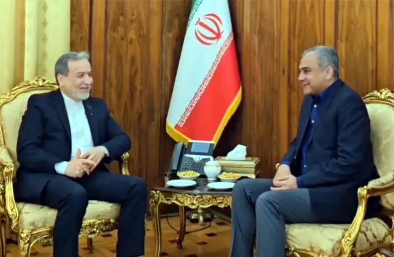 Pak minister holds fresh talks with Iranian FM to review proposals aimed at ending war
