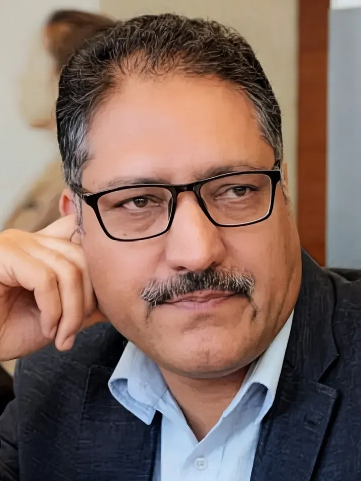 Mirwaiz remembers Syed Shujaat Bukhari on 8th Martyrdom anniversary