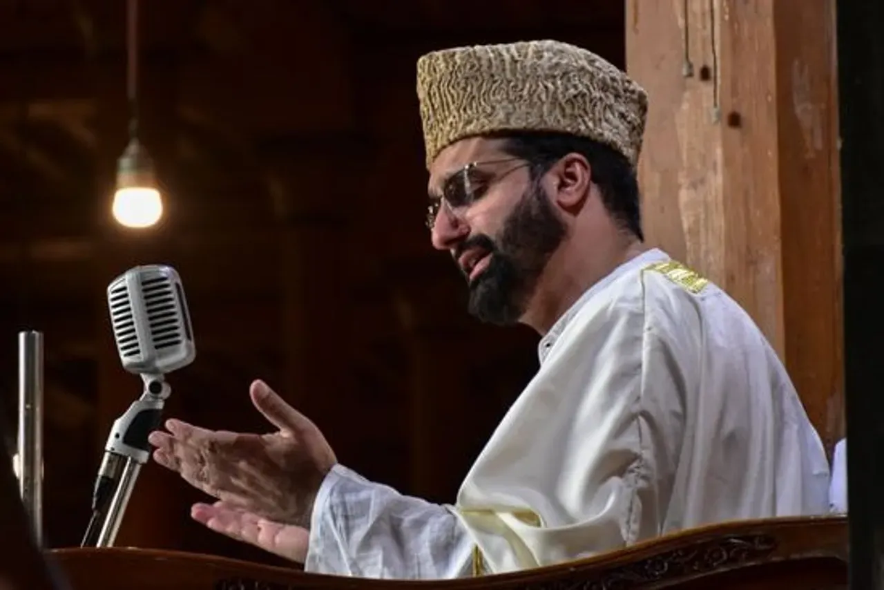 Mirwaiz Umar Farooq Pays Rich Tributes to Hazrat Sheikh Hamzah Makhdoom Kashmiri (RA) on His Urs