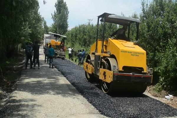 Govt clears massive road macadamisation plan across Kashmir