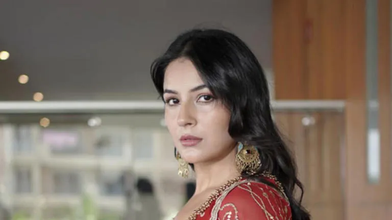 Shehnaaz Gill accidentally swallows nose ring during shoot, video leaves fans worried