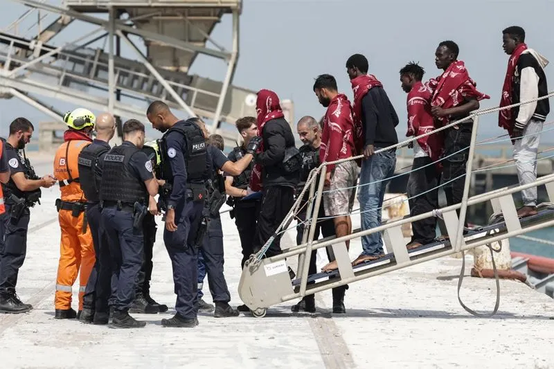 French and British teams rescue 157 migrants after a boat engine fire in the Channel