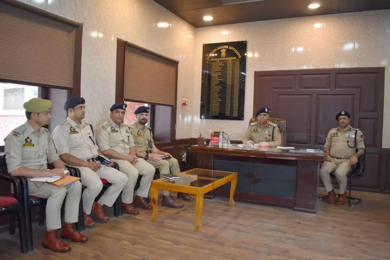 “DIG NKR Conducts Security Review, Assesses Police Station Functioning in District Bandipora.”