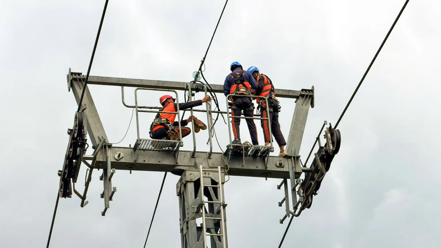 Reflects courage, swiftness, professionalism of disaster response agencies: Rajnath Singh lauds Gulmarg Gondola rescue operation