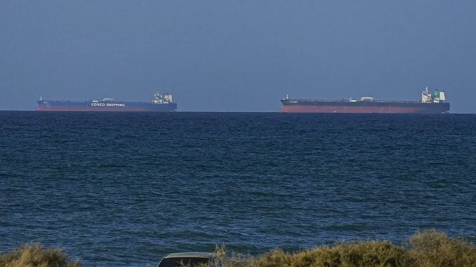 3 Saudi oil supertankers transit Strait of Hormuz