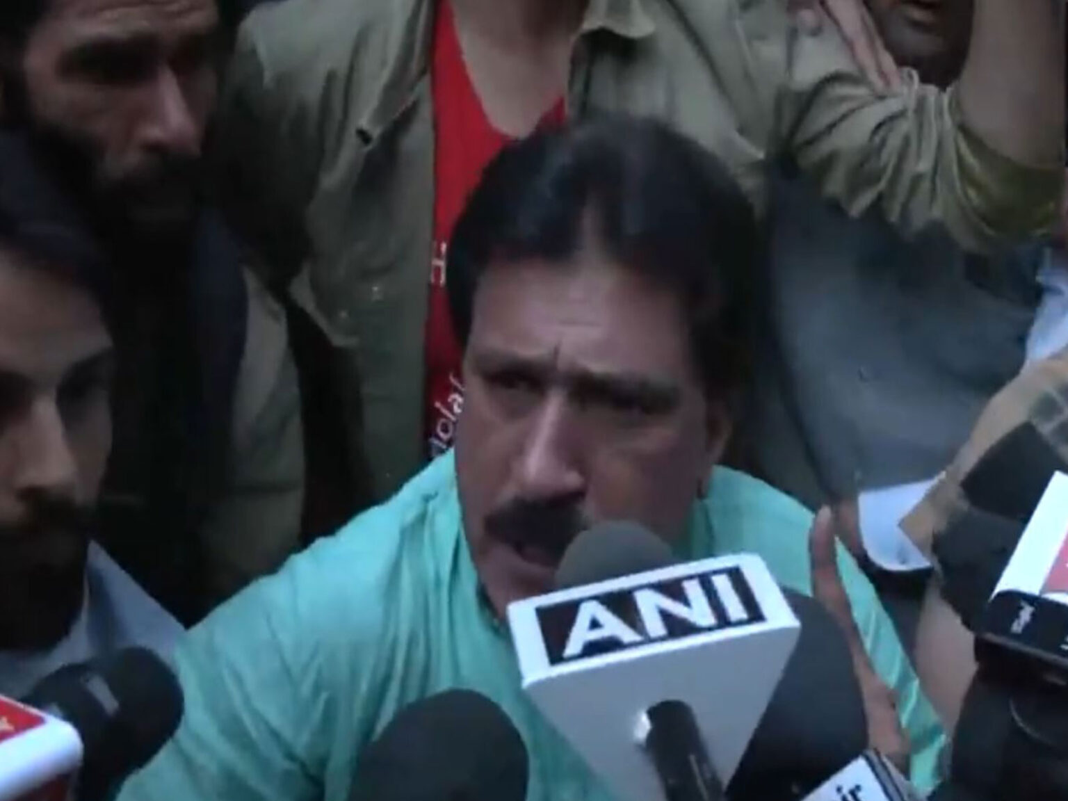 “Will not allow liquor stores to open on this land”: BJP issues “lockdown” warning to Omar Govt over liquor licenses in Kashmir