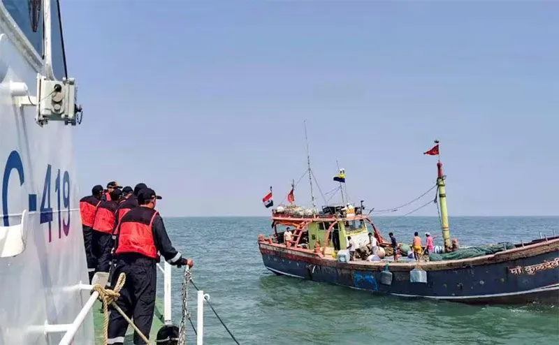 Sri Lanka Navy rescues 11 Indian fishermen after their boat met with accident