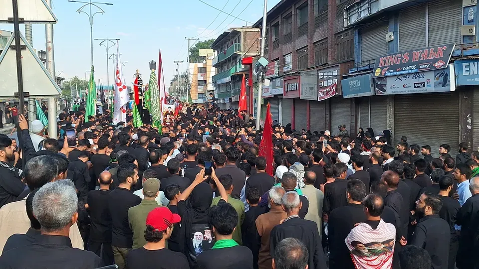 Thousands join traditional 8th Muharram procession in Srinagar