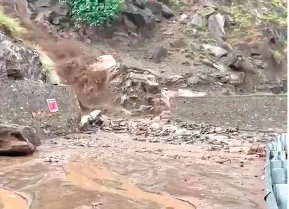 2 dead, crops ravaged in fresh weather fury across J&K